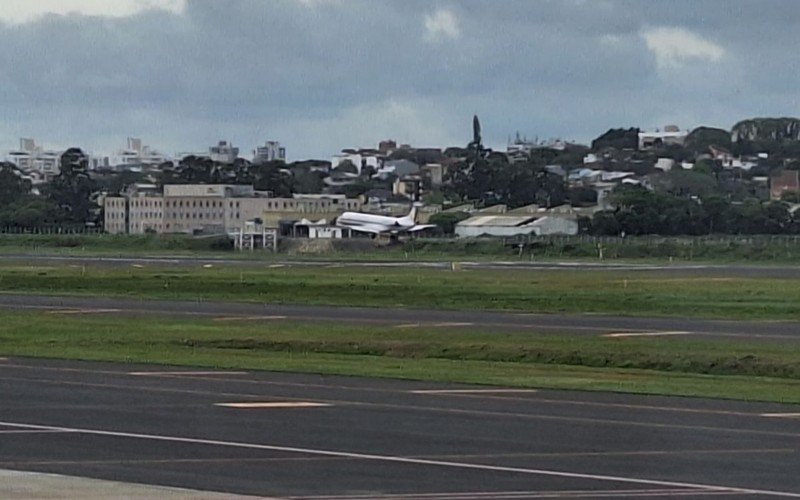 Primeiros aviões começam a pousar no aeroporto Salgado Filho | abc+