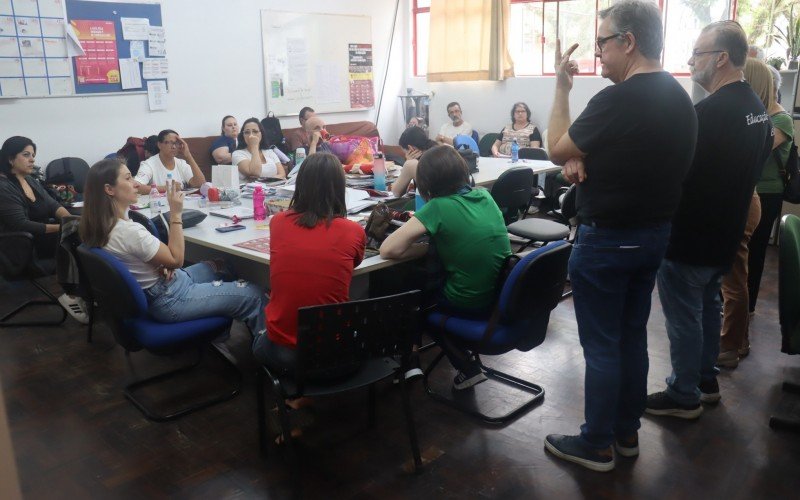 Rosane e os membros de sua chapa estiveram na Escola Pedrinho para apresentar suas propostas