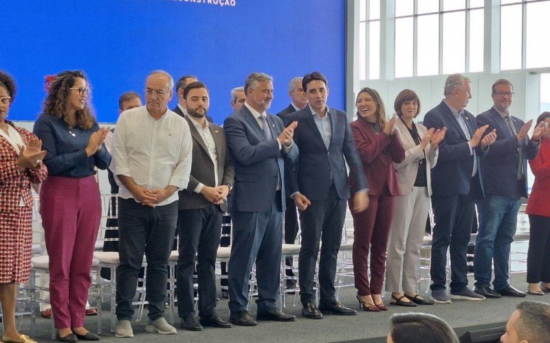 Autoridades na retomada oficial do Aeroporto Salgado Filho | abc+