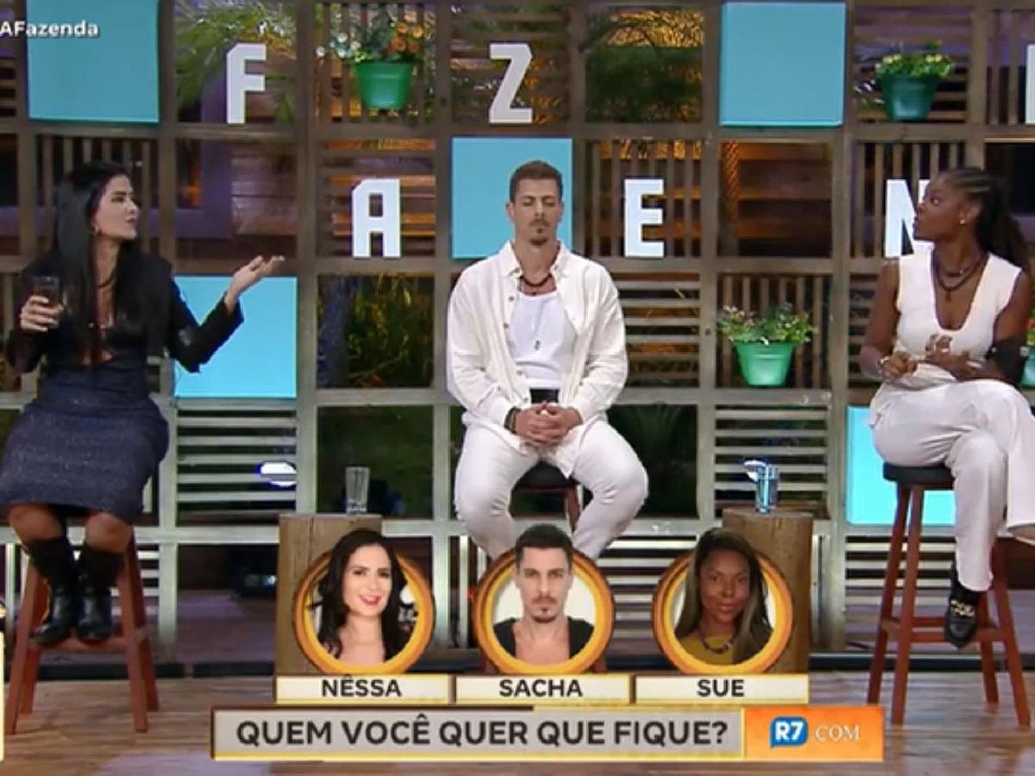 A FAZENDA 16: "Quem é a sonsa agora?", grita peoa ao voltar da roça; veja quem deixou o reality