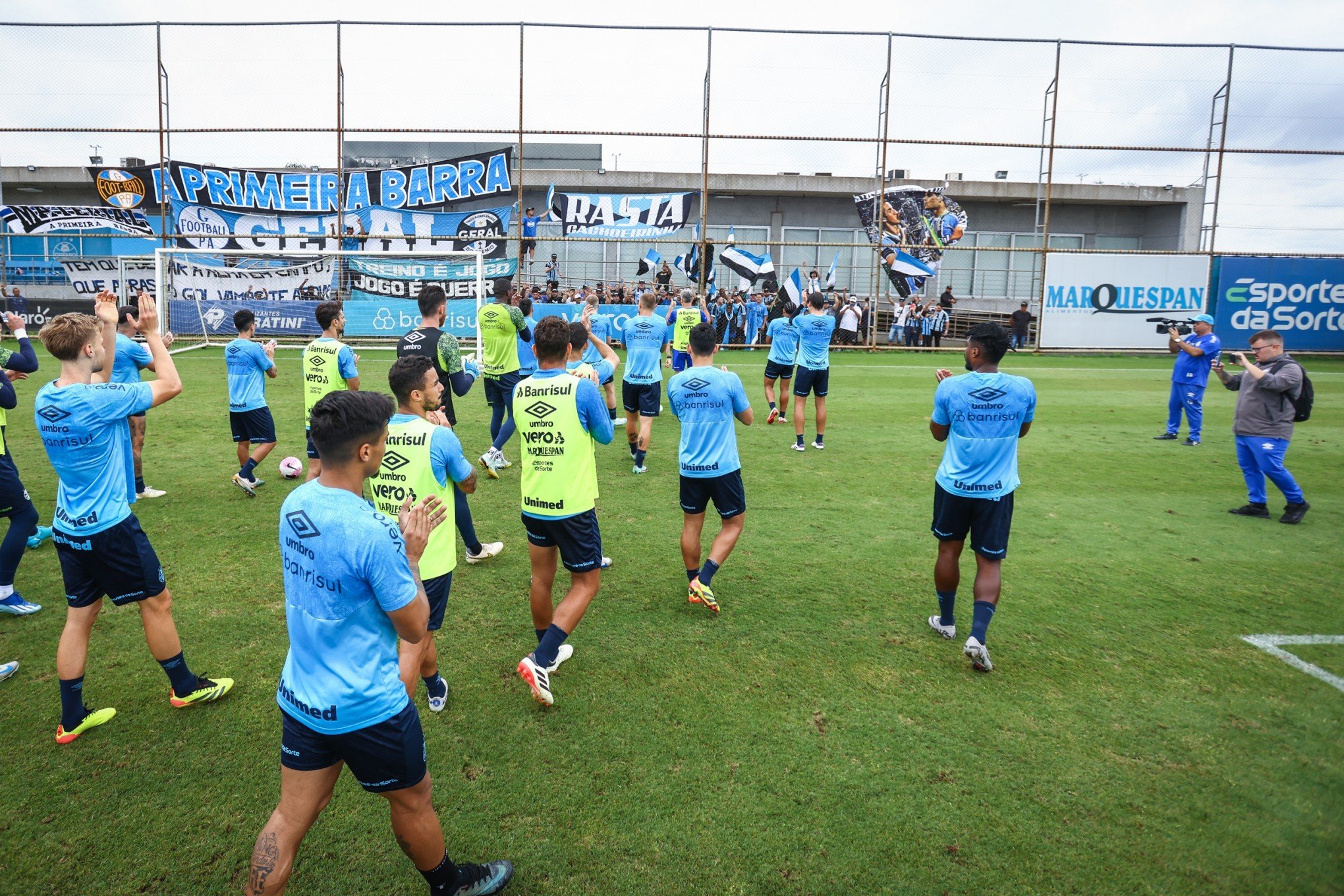 Em último treino antes do Gre-Nal, Renato perde titular e acumula problemas para o clássico