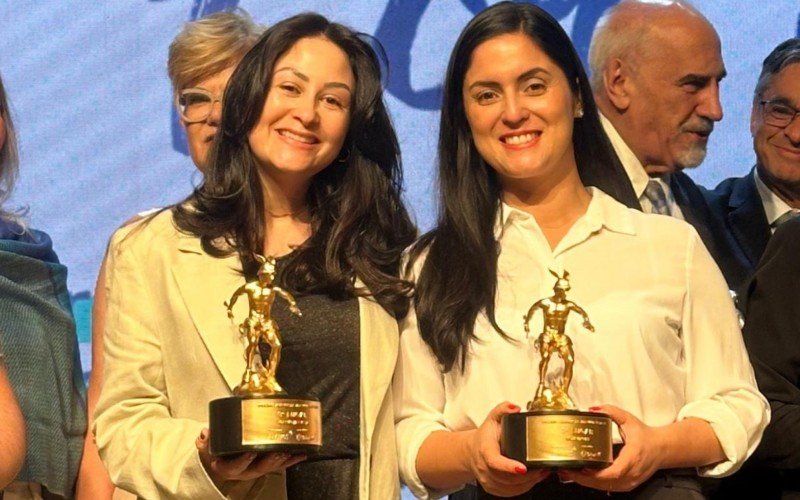 Daiani Aguiar e Susana Leite, editoras do Grupo Sinos premiadas pela Amrigs | abc+