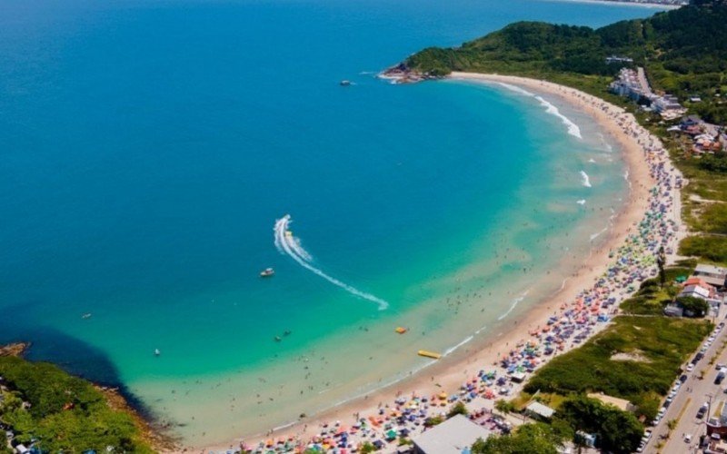 É o sexto ano que Santa Catarina tem praias com selo do Programa Bandeira Azul | abc+