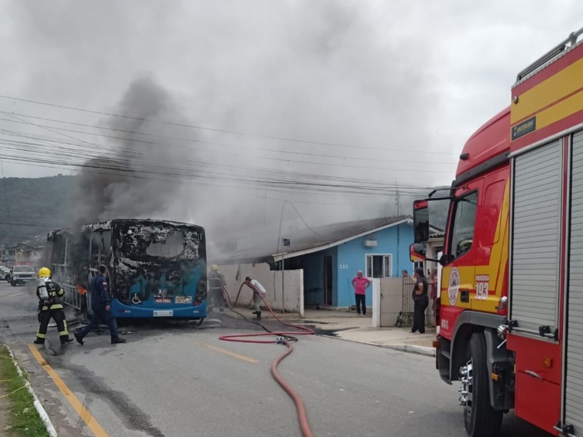 Sobe para 12 o número de presos por bloqueios de rodovias e incêndios de veículos em Santa Catarina