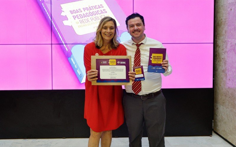 Professor Moisés Bruno de Oliveira é um dos autores do livro Boas Práticas Pedagógicas das Escolas do RS | abc+