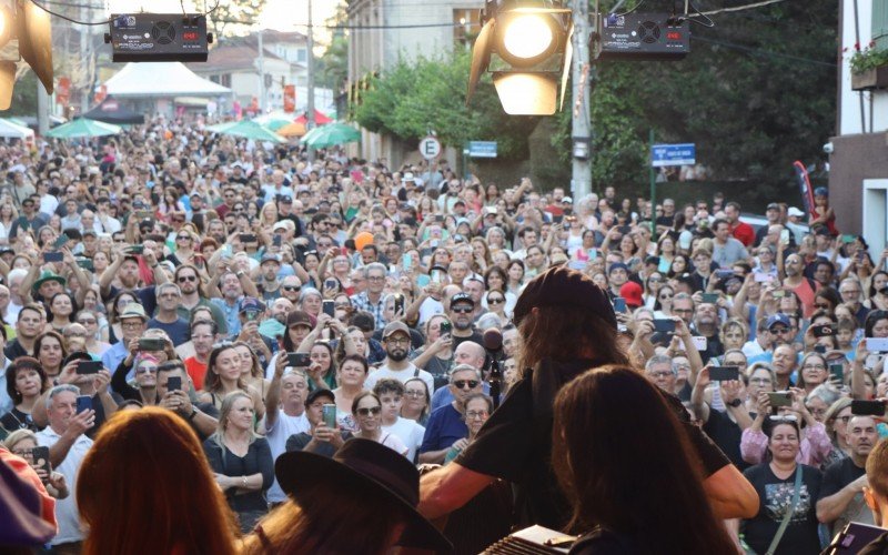 Show de Renato Borghetti atrai multidão em Novo Hamburgo