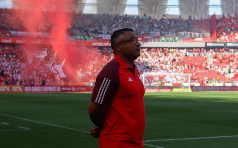 Roger vestiu vermelho pela primeira vez em um Gre-Nal | abc+