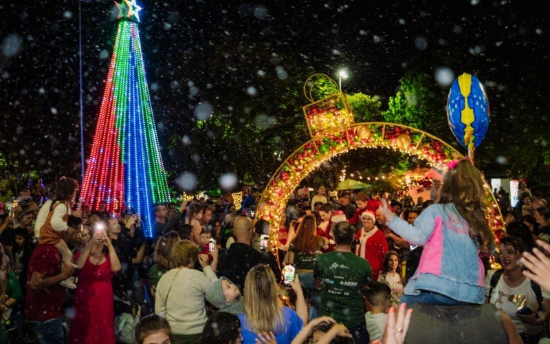 Abertura do Magia do Natal terá chegada do Papai Noel e show de Claus e Vanessa