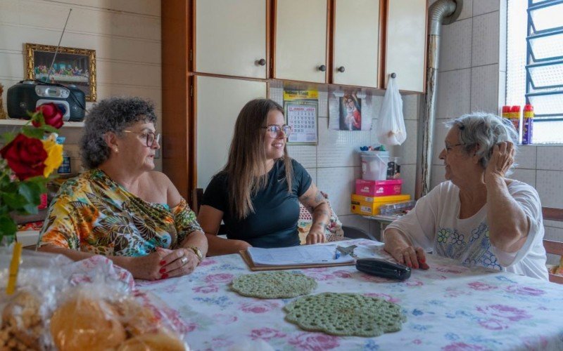 O programa tem o objetivo de reduzir o isolamento social de pessoas acima de 60 anos e melhorar sua saúde física e emocional