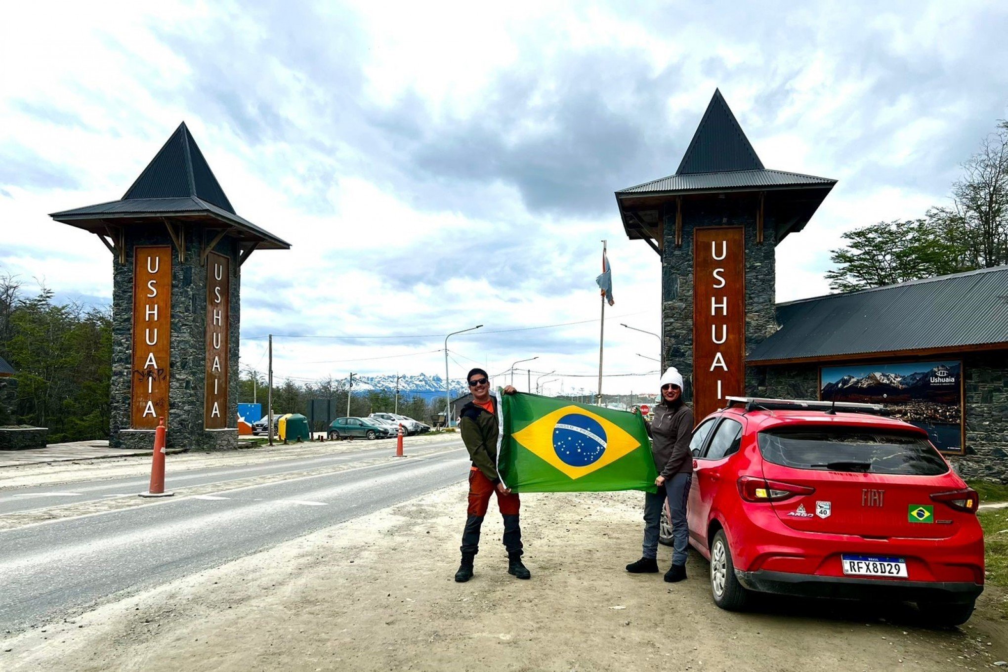 Casal de bombeiros de Novo Hamburgo desbrava o "fim do mundo" na Terra do Fogo