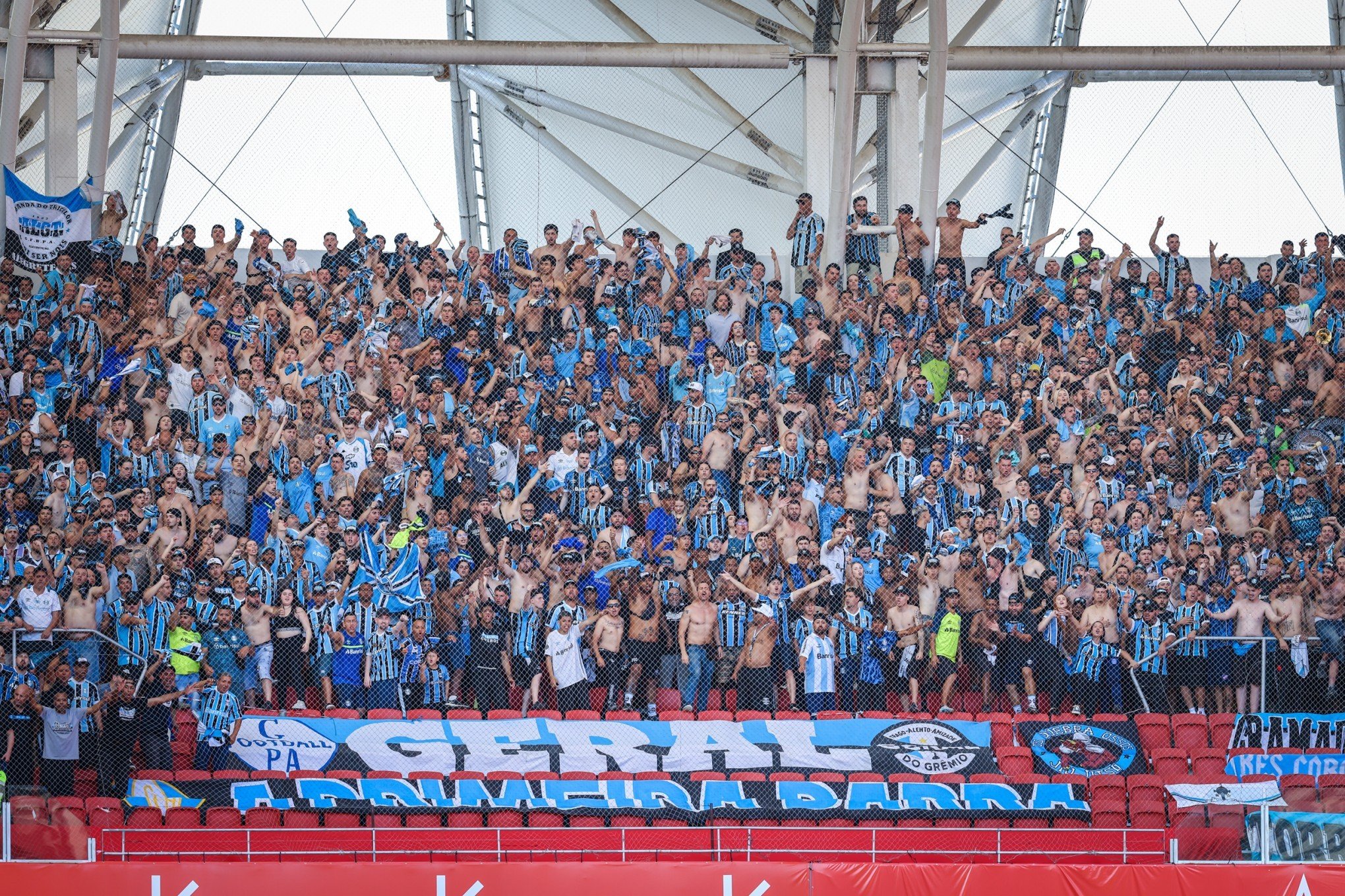 Grêmio emite nota sobre possível crime de racismo no Gre-Nal 443