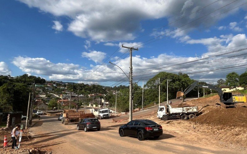Obra no entorno da nova ponte causa bloqueios no trânsito | abc+
