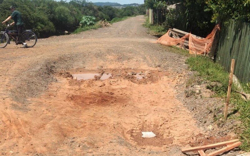 Dique no bairro Santo Afonso tem buracos e valetas | abc+