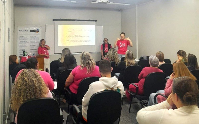 Palestra realizada pela Instituição Força Rosa