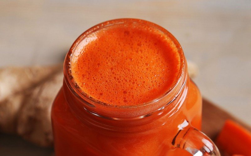 Suco de cenoura com tomate e acerola é rico em antioxidantes | abc+