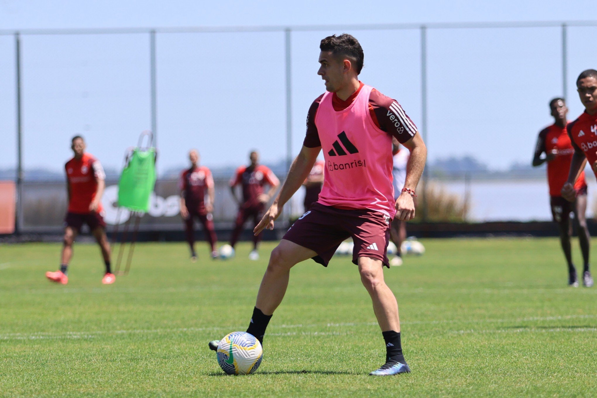 Após vencer o Gre-Nal, Inter volta aos treinamentos de olho no Atlético-MG