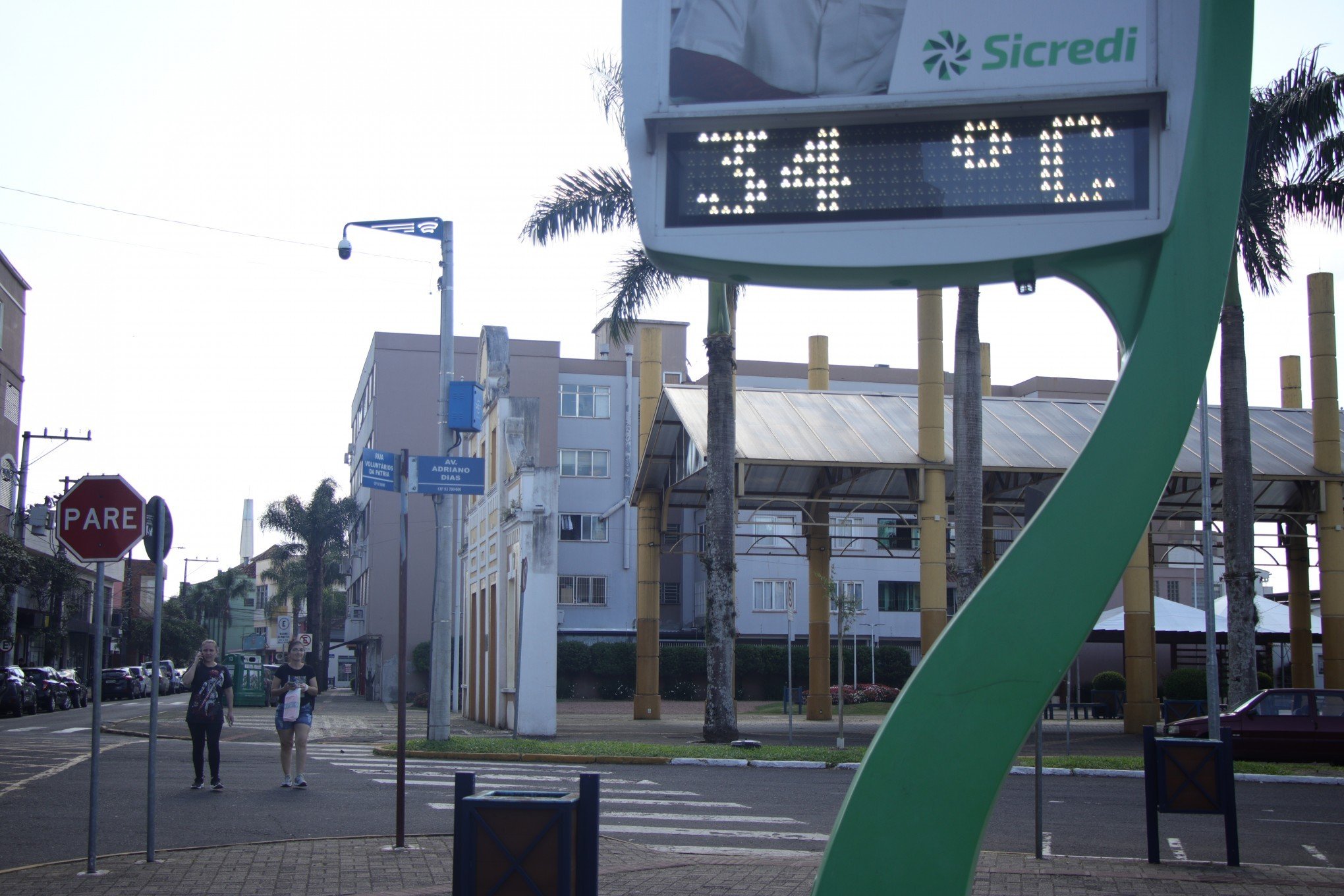 PREVISÃO DO TEMPO: Calor intenso precede ciclone que deve derrubar as temperaturas na região