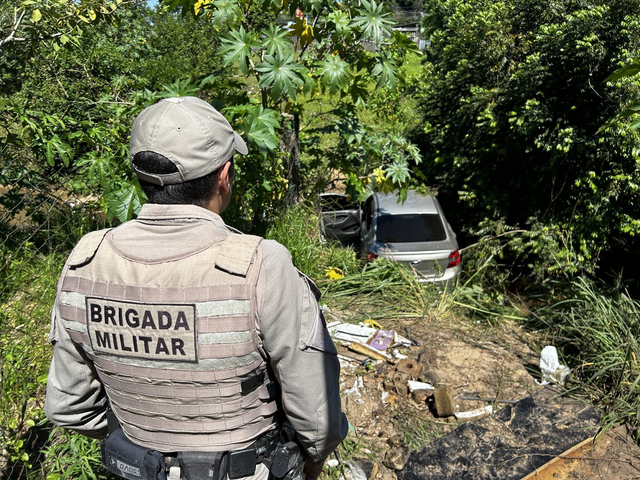 O que se sabe sobre os pistoleiros que tentaram matar detento em frente a presídio