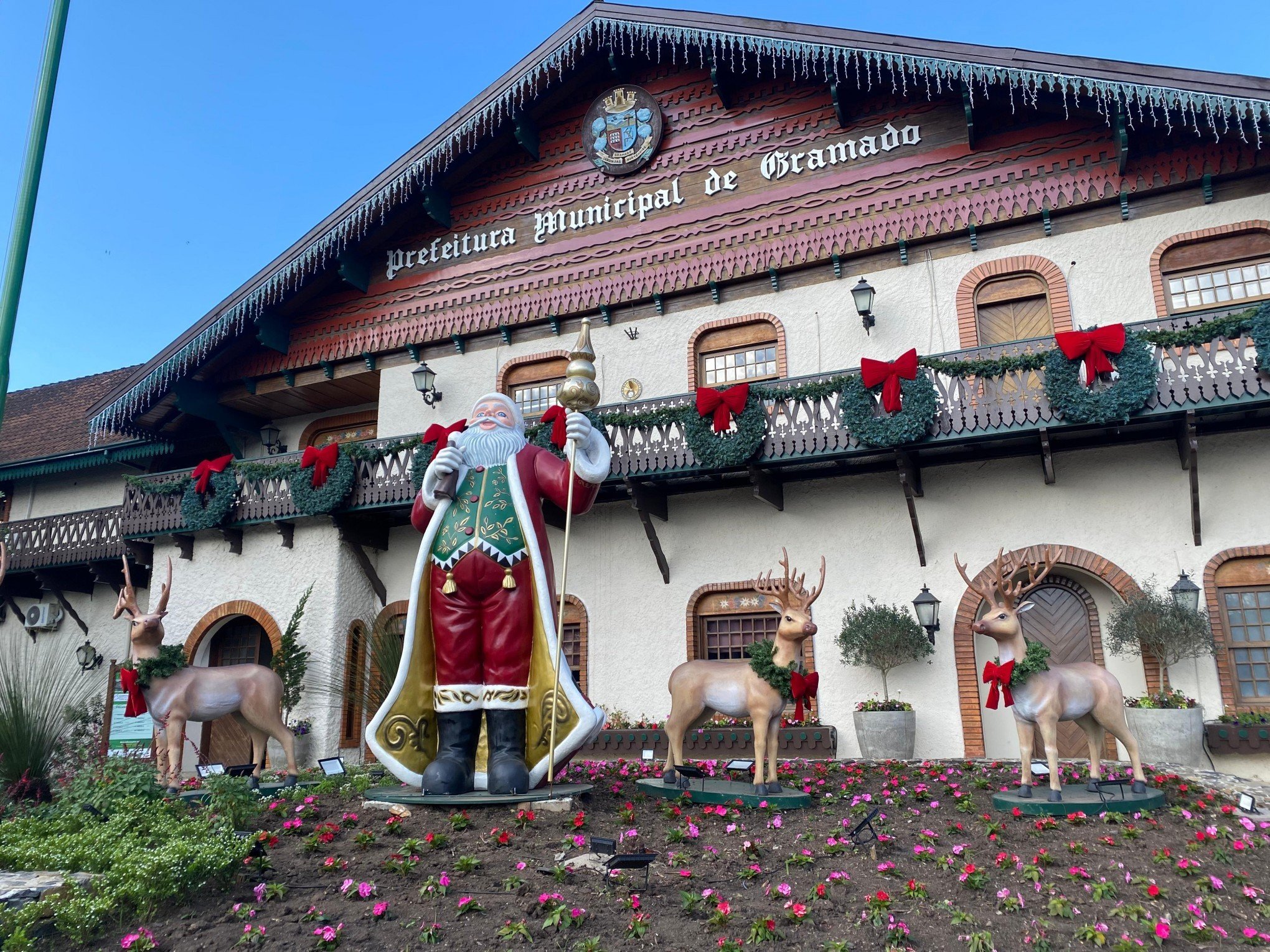 Com bolsas de até R$ 1,2 mil, processo seletivo de estágio é aberto na Prefeitura de Gramado; veja vagas