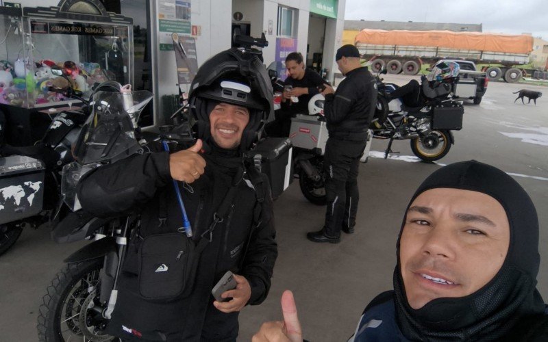 Grupo de motociclistas partiu nesta manhã rumo ao primeiro destino: Uruguai