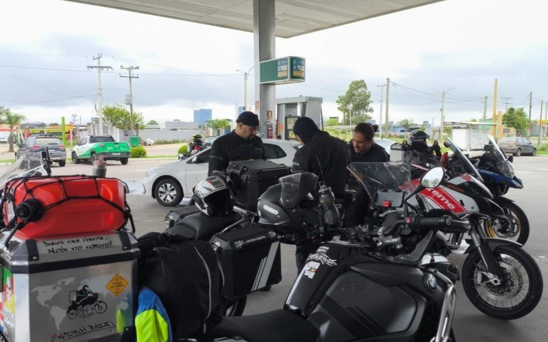 Grupo de motociclistas partiu nesta manhã rumo ao primeiro destino: Uruguai