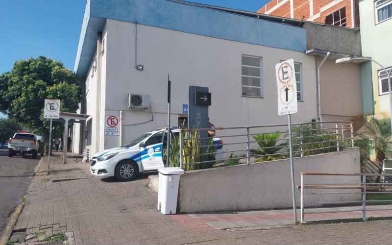 Guarda Municipal em frente ao Hospital Municipal onde vítimas do ataque a tiros estão internadas | abc+