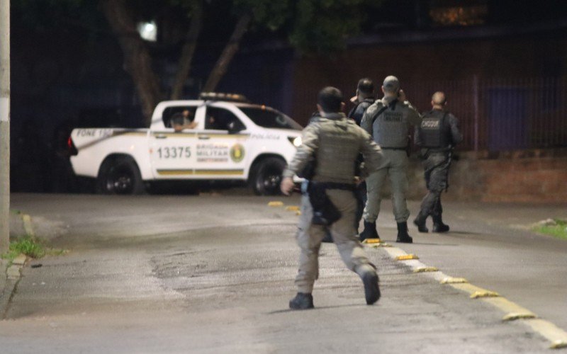 Cerco policial no bairro Ouro Branco, em Novo Hamburgo