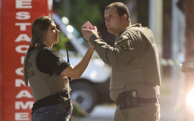 Cerco policial no bairro Ouro Branco, em Novo Hamburgo