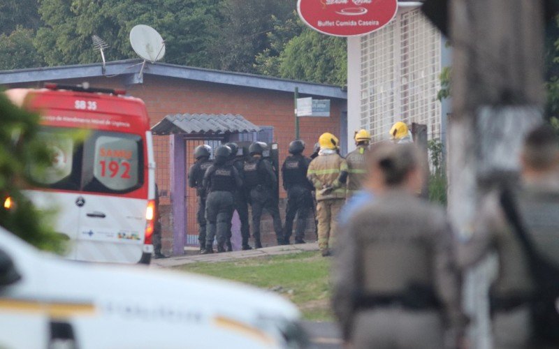 Cerco policial no bairro Ouro Branco, em Novo Hamburgo | abc+