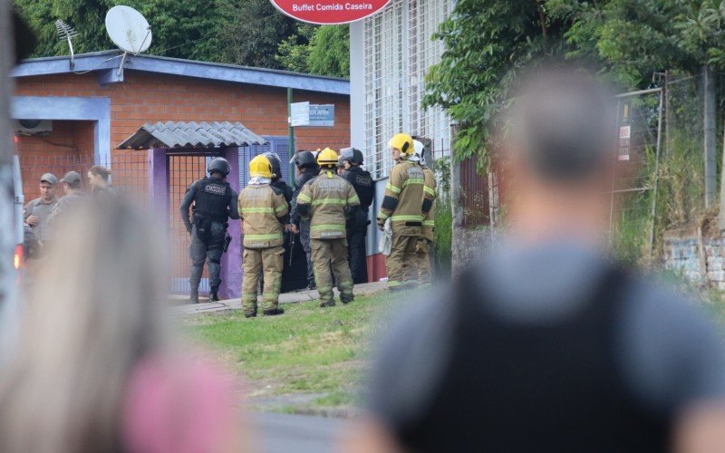 Cerco policial no bairro Ouro Branco, em Novo Hamburgo  | abc+