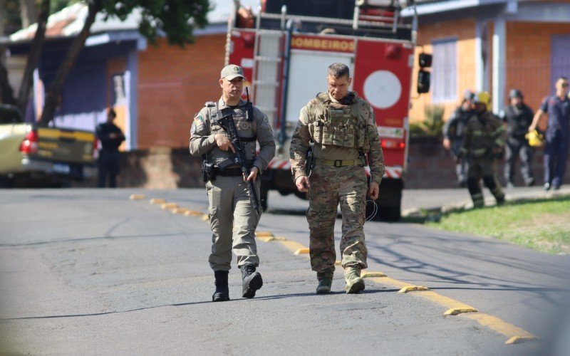 Cerco policial no bairro Ouro Branco, em Novo Hamburgo  | abc+