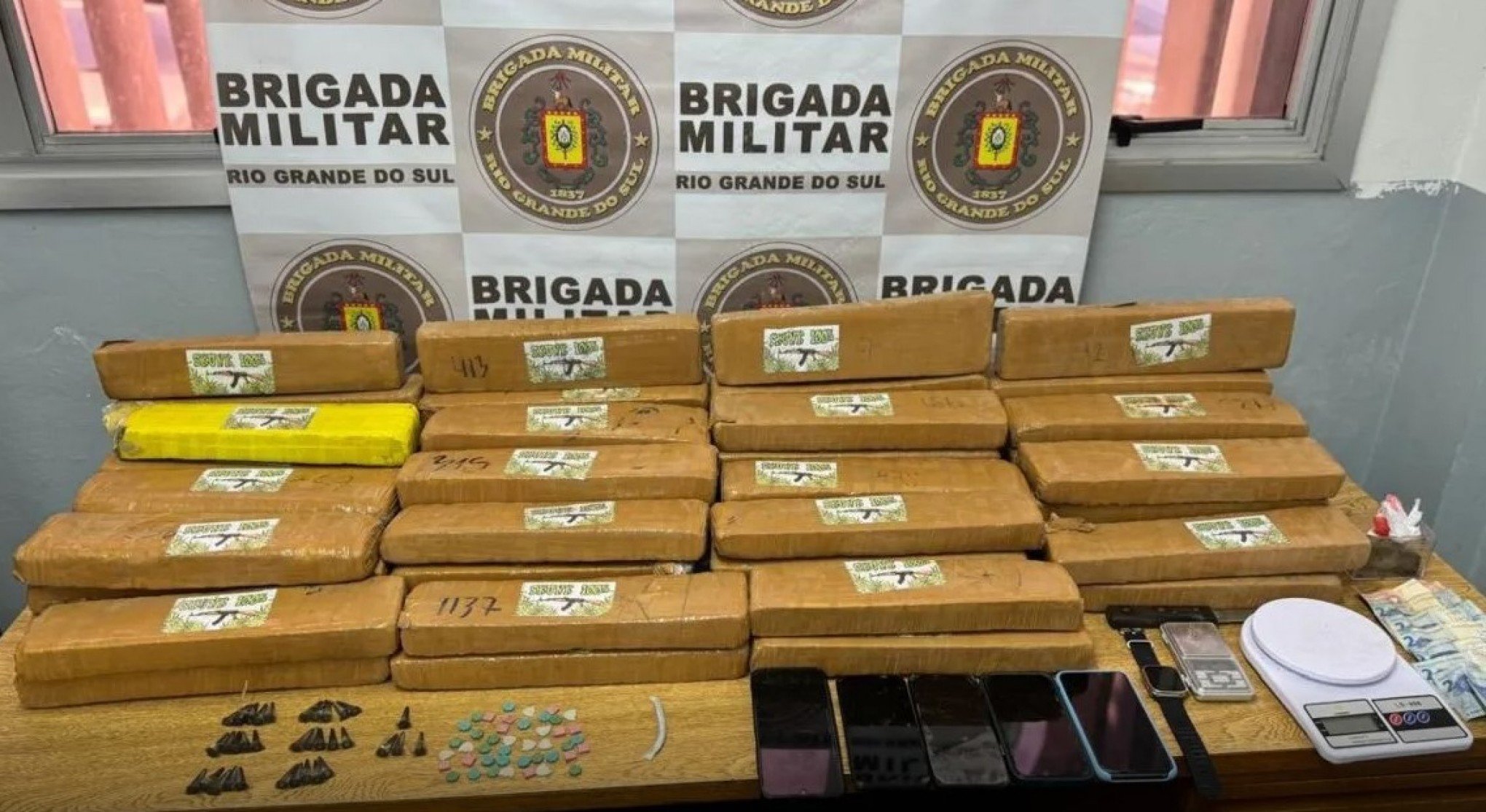 Brigada Militar apreende 50 quilos de maconha durante ação de policiamento em Canoas