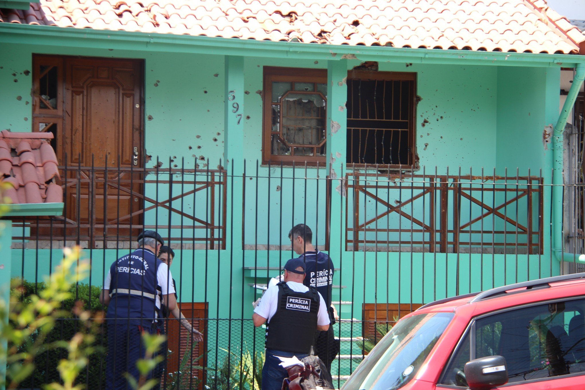 Perícia trabalha no local onde ocorreu ataque a tiros | abc+