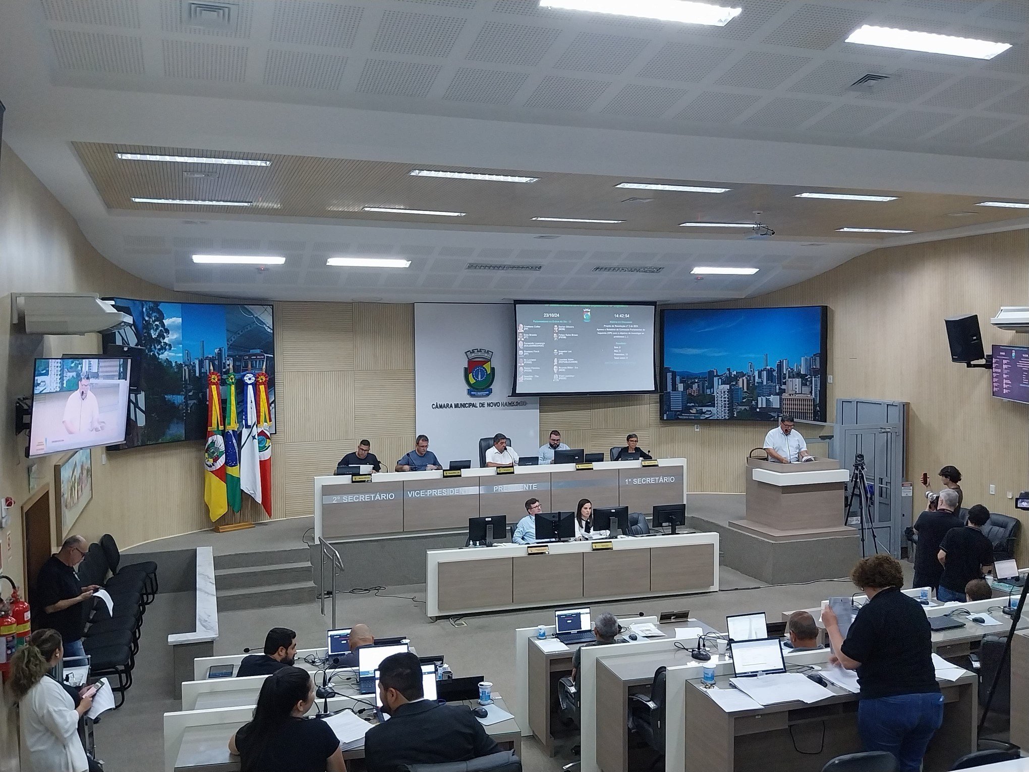 CPI DOS ÔNIBUS: Relatório que aponta indícios de improbidade é aprovado e será enviado ao Ministério Público