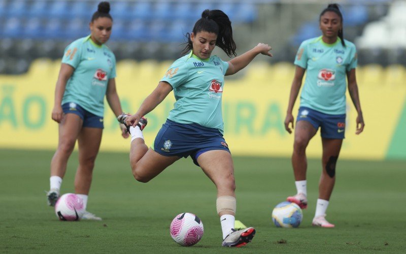 Duda Sampaio finalizando no Estádio Kleber Andrade | abc+