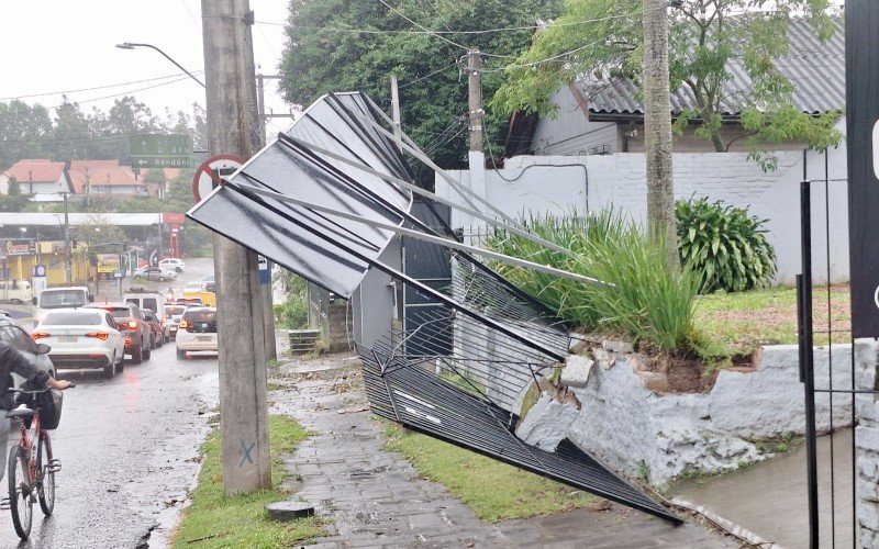 Estragos causados pelo vento em Novo Hamburgo 