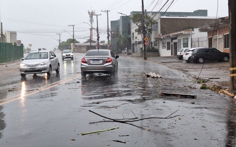 Estragos causados pelo vento em Novo Hamburgo 