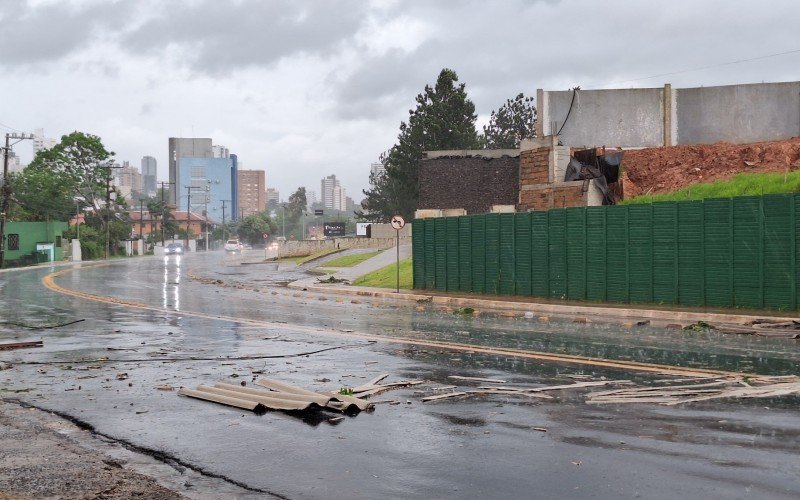 Estragos causados pelo vento em Novo Hamburgo 