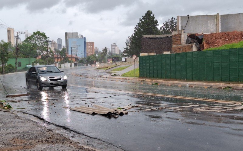 Estragos causados pelo vento em Novo Hamburgo 