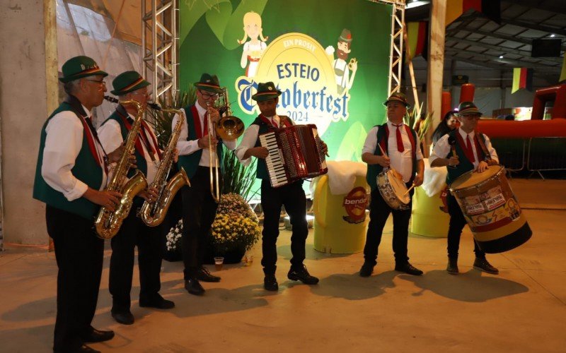 OKTOBERFEST 2024: Evento tem início com apresentação de bandinha alemã em Esteio