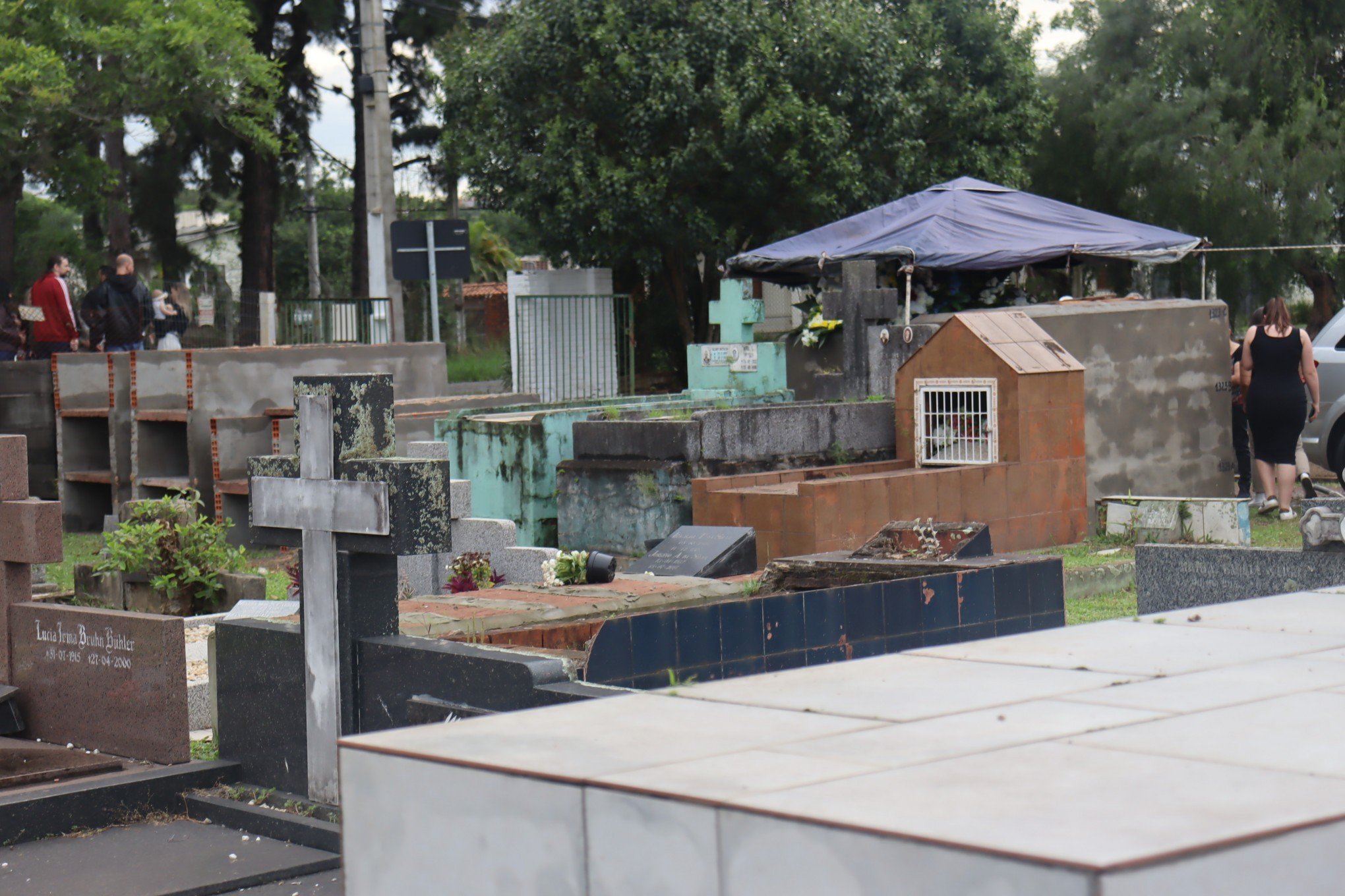 Atirador de Novo Hamburgo e seus familiares são sepultados na tarde desta quinta-feira