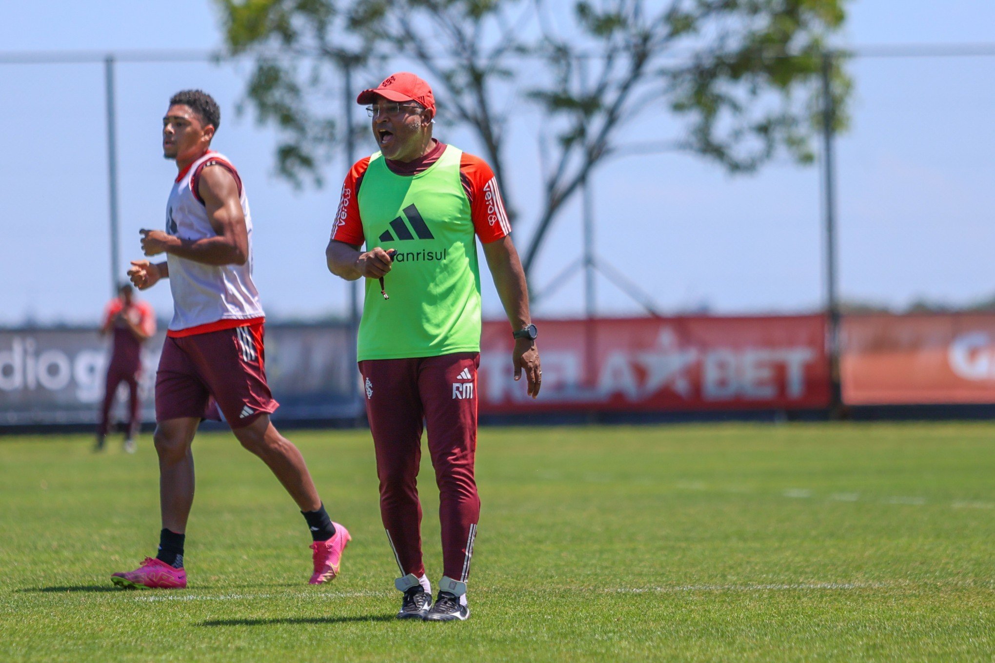 Inter visita o Atlético-MG na briga pelo G4; veja onde assistir e prováveis escalações