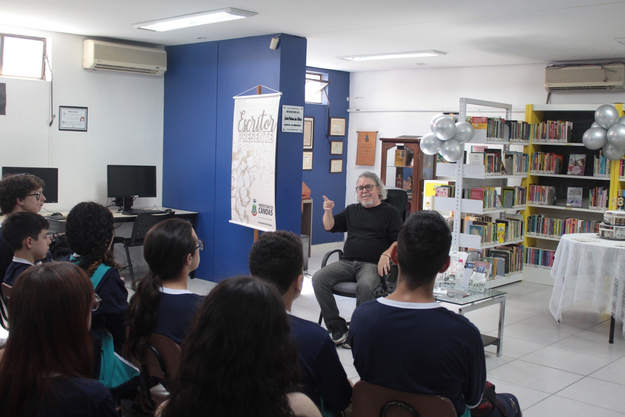 Palestra na Biblioteca Municipal celebra aniversário e convida jovens a ler mais