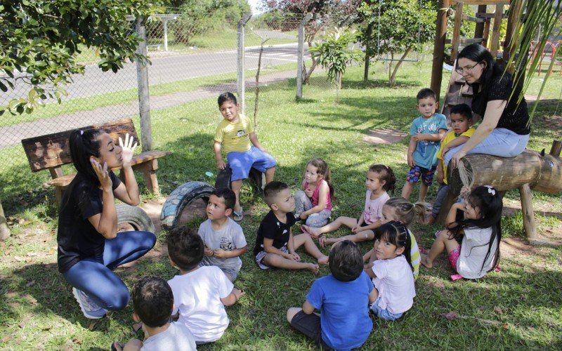 Participativos e atentos às perguntas da professora Julia | abc+