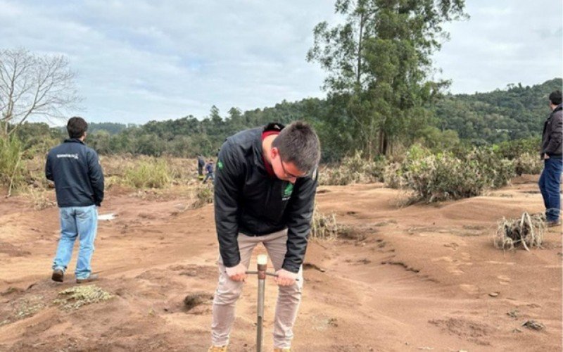 Coleta de amostras de solos em pomar de citros no Vale do Caí  | abc+