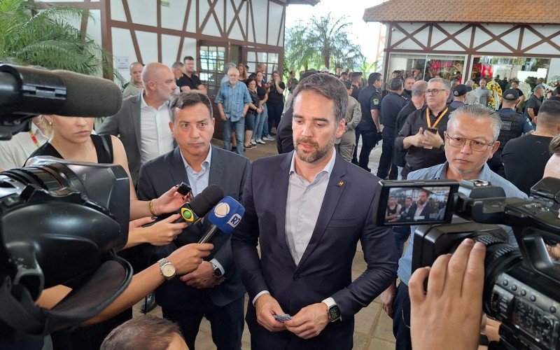 Governador Eduardo Leite promete investir em tecnologia para proteger policiais | abc+