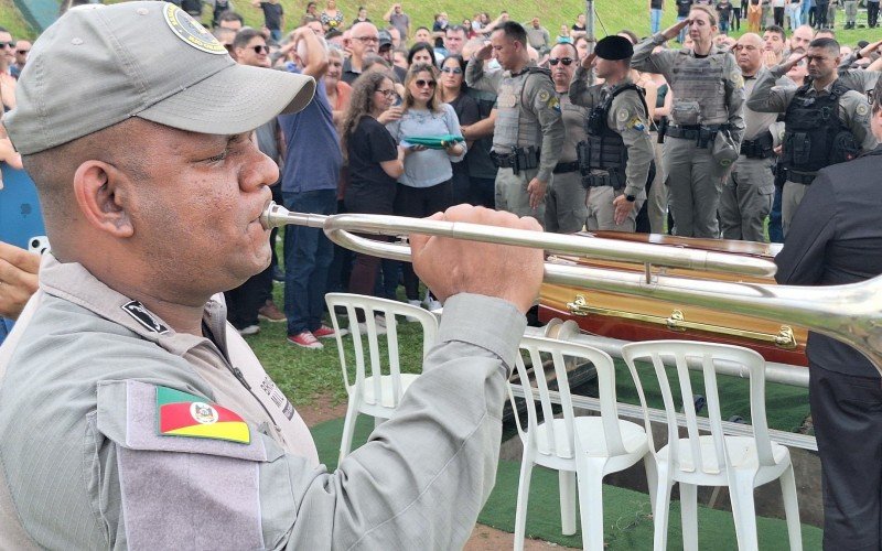 Honras fúnebres no sepultamento do soldado Kirsch | abc+