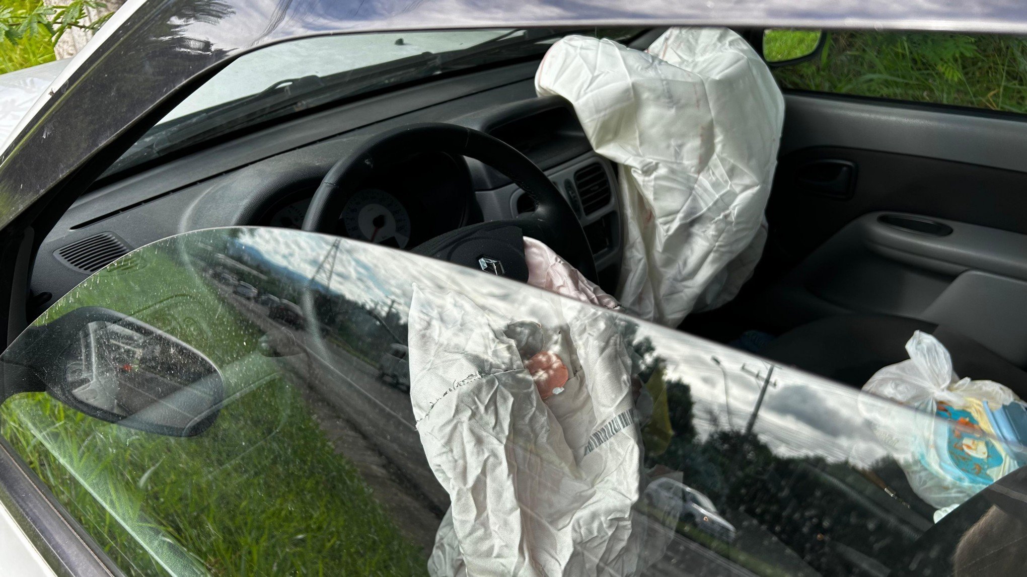 RS-240: Gestante bate barriga contra volante e airbag é acionado em acidente