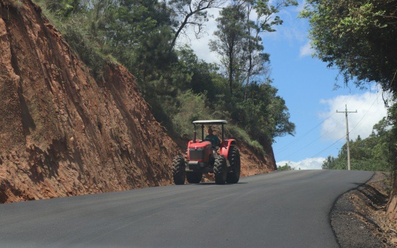 Novo asfalto da Estrada Passo da Taquara, em São Sebastião do Caí  | abc+