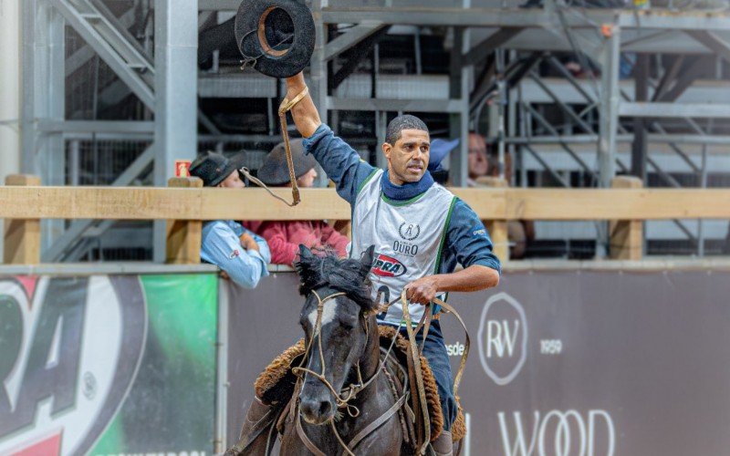 `Provas da Semana do Cavalo Maneca Costa ocorrem na pista do Cavalo Crioulo, no Parque Assis Brasil, em Esteio | abc+